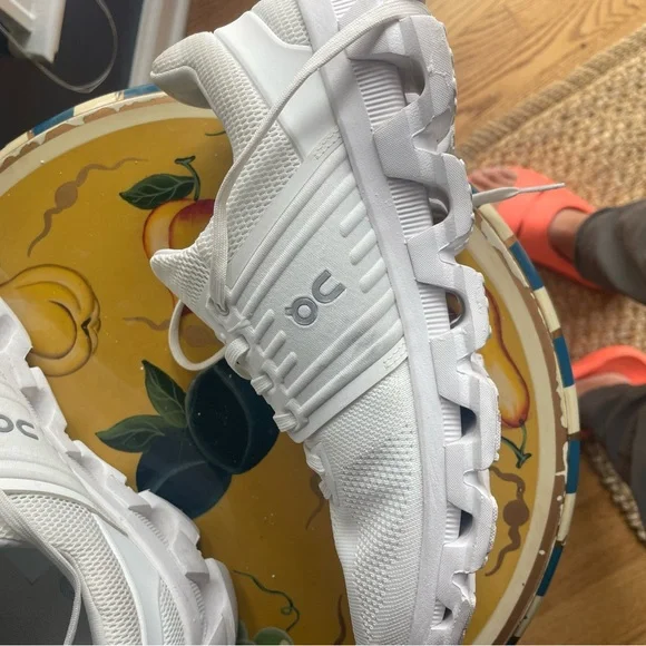 On Cloud Running White Low-Top Mesh Trainer 8.5 - Picture 10 of 15